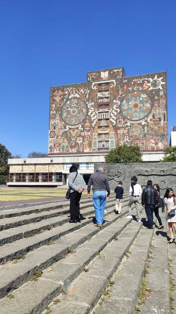Fachada de Biblioteca Central UNAM